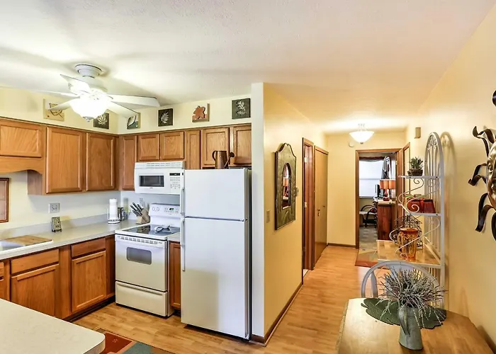 Waterfront Port Clinton Condo W/ Pool Access!