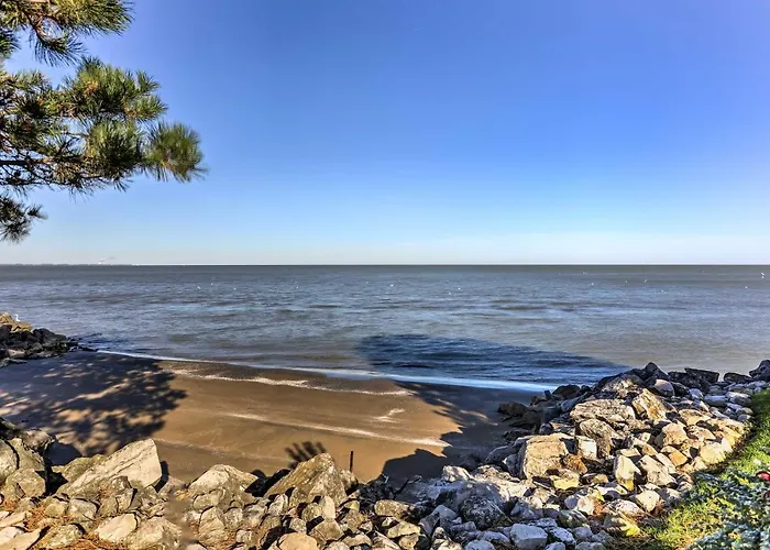 Waterfront Port Clinton Condo W/ Pool Access!
