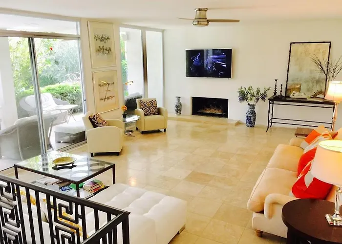 Spectacular Luxury 3000 Square Ft House On 1/3 Of Acre