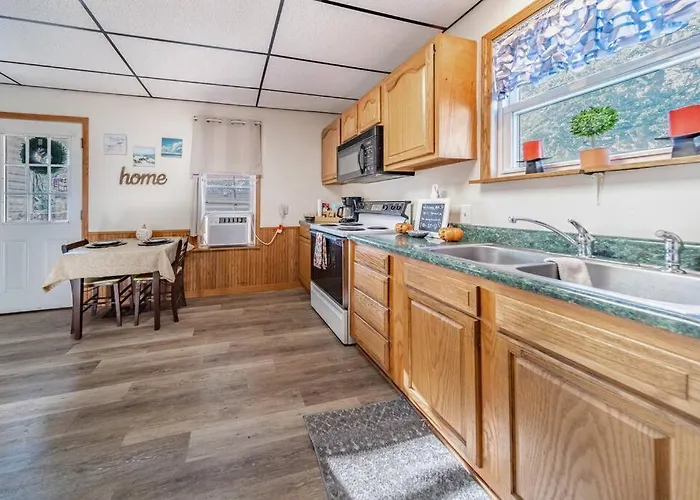 Cottage In The Falls, 3 B, 2 Bath, Fireplace