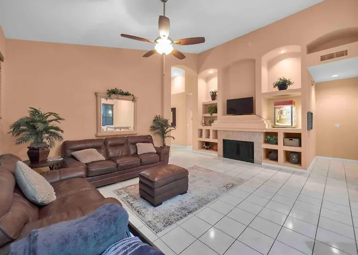 Private House In N Scottsdale