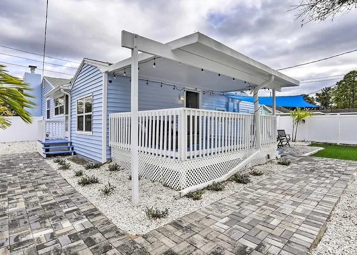 Family-Friendly Gulfport Retreat Near The Beach