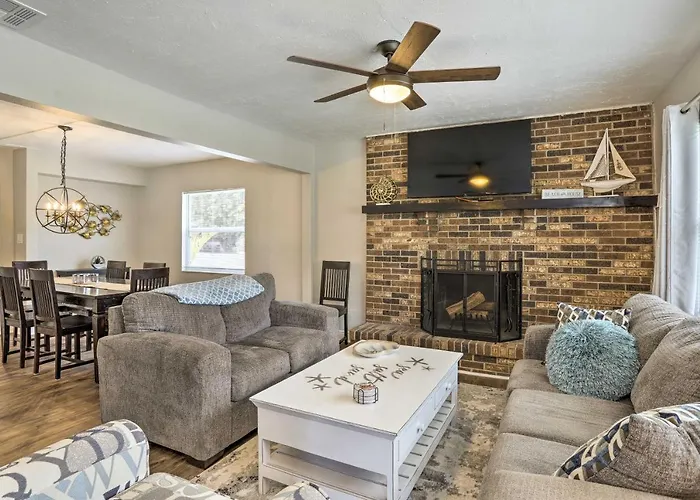 Family-Friendly Gulfport Retreat Near The Beach
