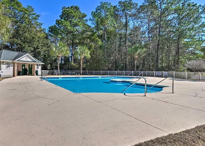 True Blue Golf Resort Condo - 3 Mi To Beach!