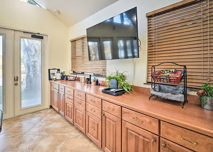 Riverfront Deland Home W/ Pool, Near Daytona!
