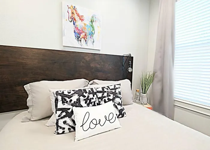 The Kozy Urban Dallas Flat