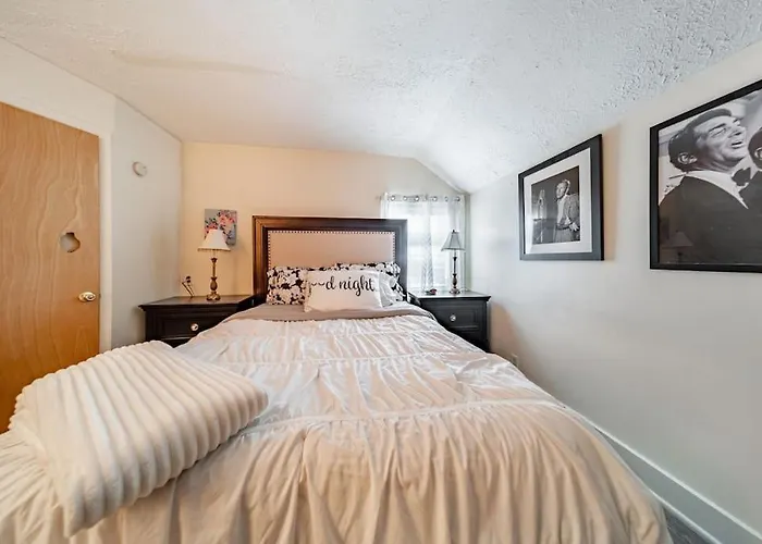 Cottage In The Falls, 3 B, 2 Bath, Fireplace