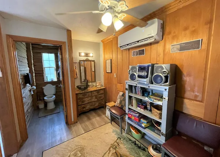 The Cedar House At Creekside Camp & Cabins