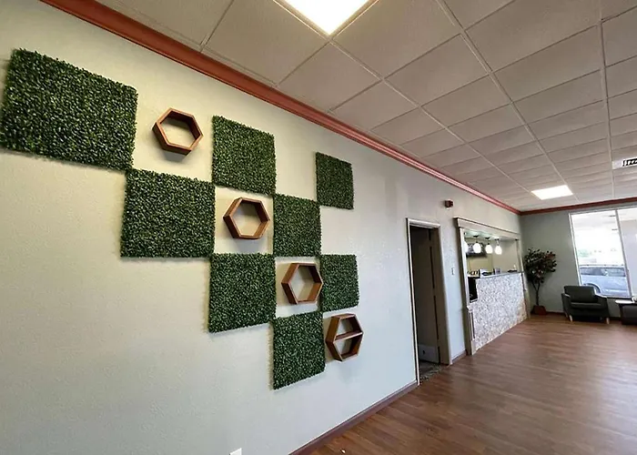 Days Inn & Suites By Wyndham Springfield Oh