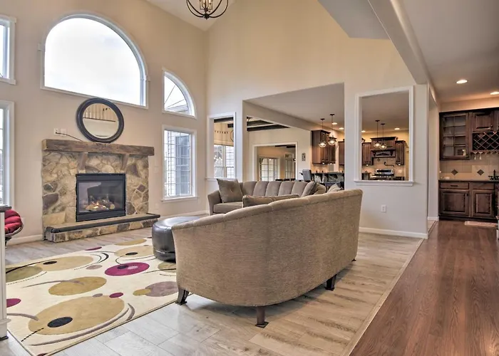 Pool & Furnished Patio: Group Getaway In Hershey
