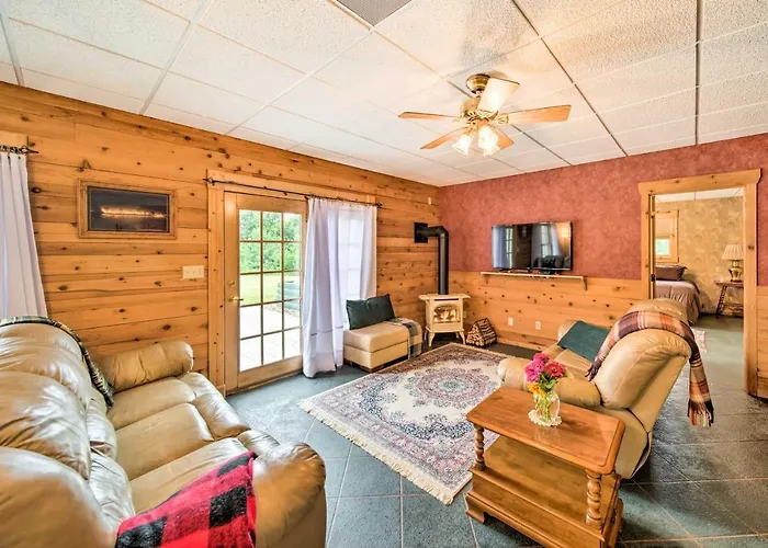 Rustic Keosauqua Gem: Fire Pit & Lake Sugema Views