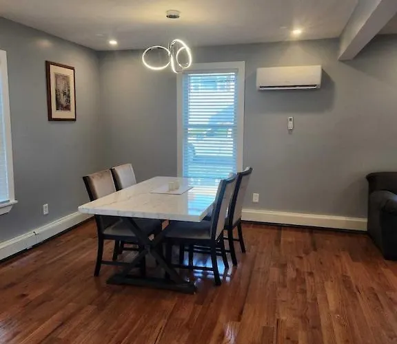 Newly Updated 3 Bedrooms Luxury House