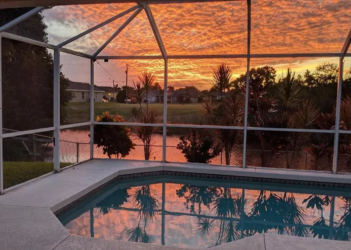 Villa Luhna 3 Bed / 2 Bath Canalfront Heated Pool