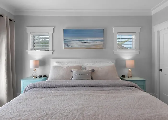 Golf Cart, 3 King Beds, Covered Rooftop Area, Half Mile To Beach!