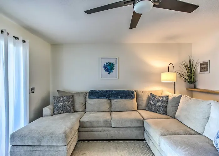 Condo W/ Pool Access - Walk To Beach!