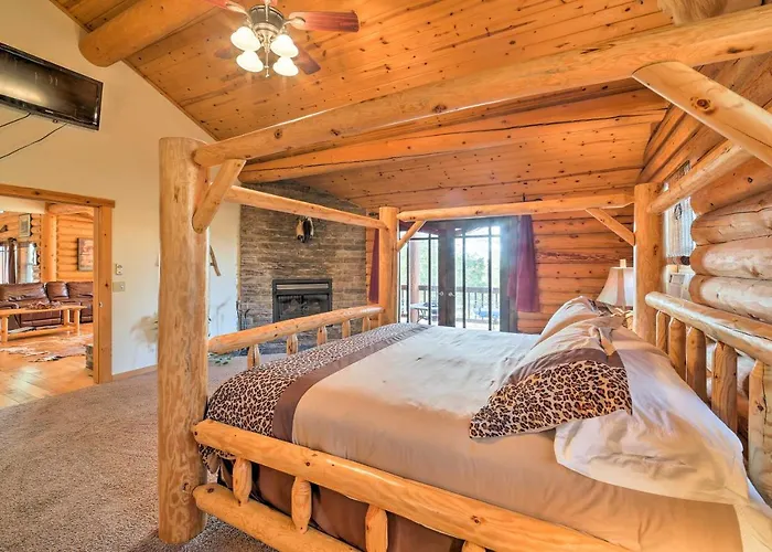 Walk To Table Rock Lake: Spacious Home W/ Deck!