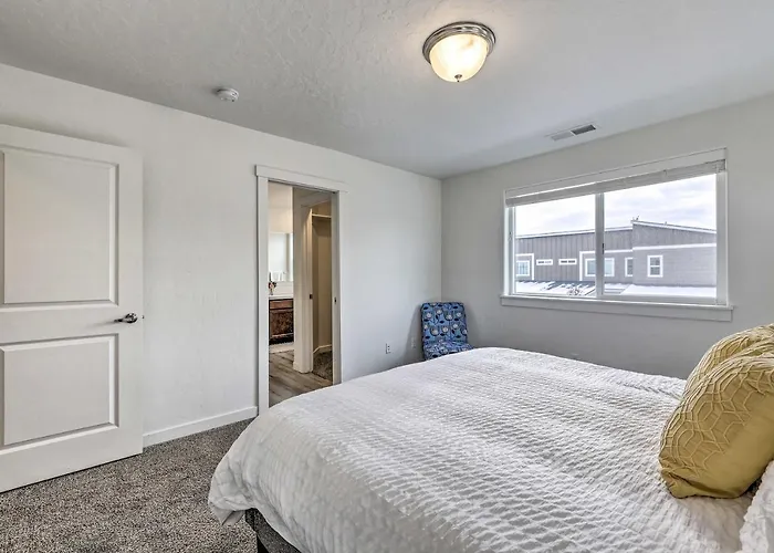 Nampa Townhome ~ 18 Mi To Downtown Boise!