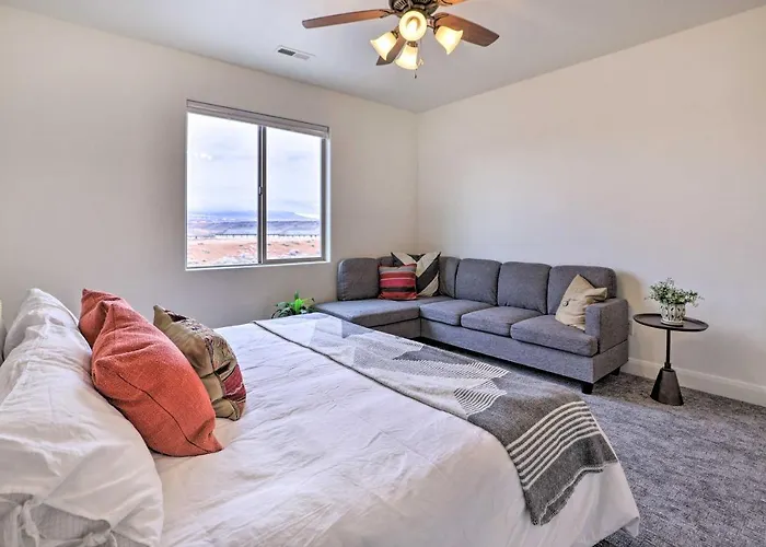 Modern Apartment W/ Beautiful Mountain Views!