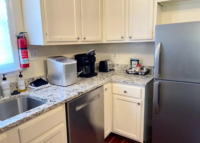 3 Bed 2 Bath House, Quiet & Downtown Smart Tvs In All Rooms, Whole House To Yourself