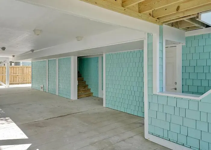 Henderson Haven 4 Bedroom / 3 Ba Villa, Steps To Beach