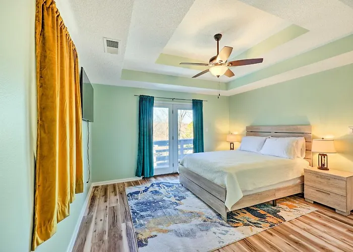 Hot Springs Getaway W/ Beautiful Lake Views!