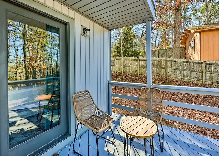 Hot Springs Getaway W/ Beautiful Lake Views!