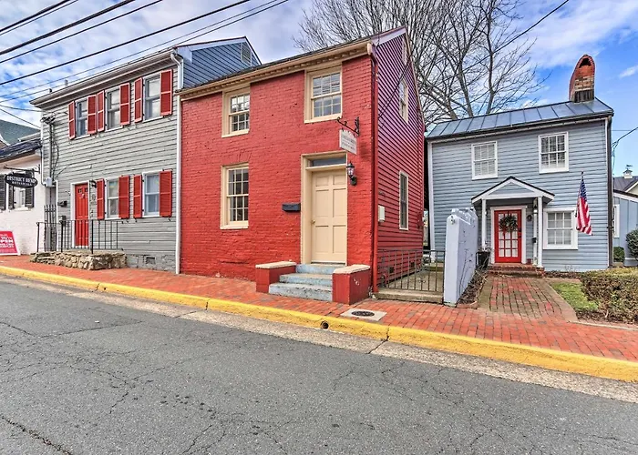 Townhome In Leesburg Historic District!