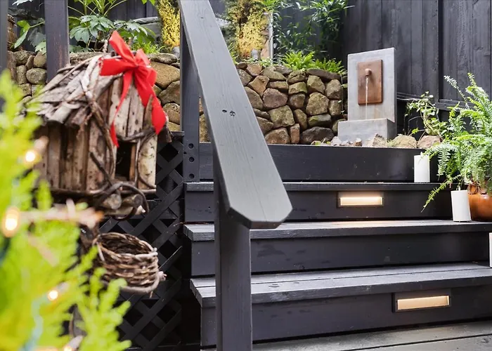 The Black Nest - Hot Tub Romantic Getaway
