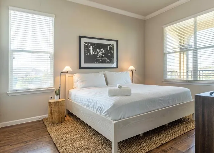 Century Stone Hill North: Bright Apartments with Gym and Pool in Pflugerville