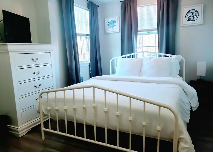 Private Duplex Near BWI Easy Access To I95