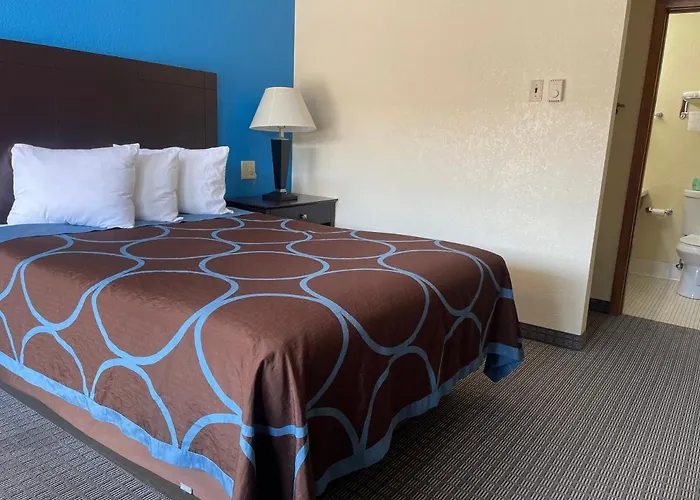 Amerivu Inn & Suites