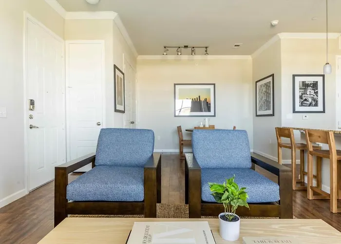 Century Stone Hill North: Bright Apartments with Gym and Pool in Pflugerville