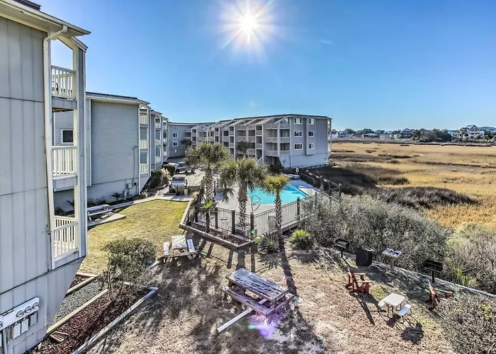 Condo W/ Pool Access - Walk To Beach!