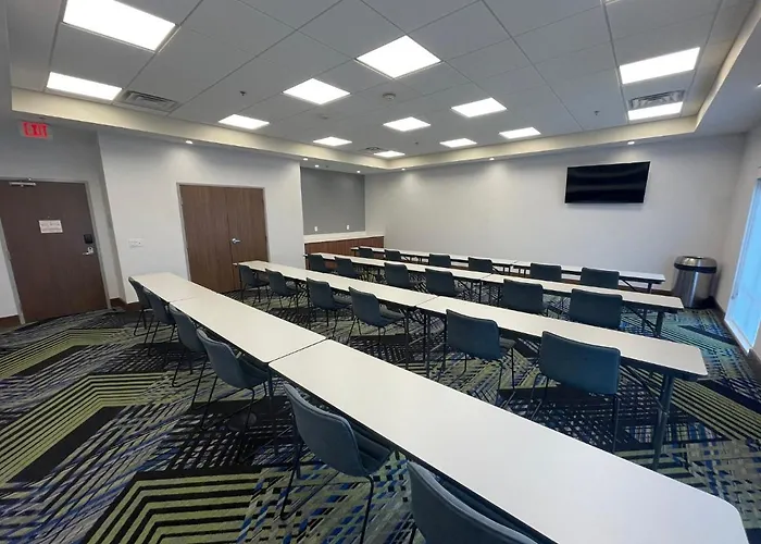 Holiday Inn Express & Suites Dayton East - Beavercreek By Ihg