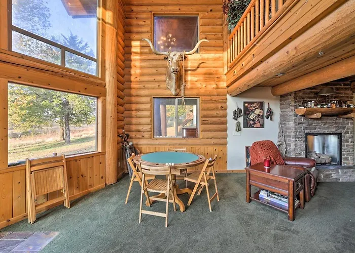 Walk To Table Rock Lake: Spacious Home W/ Deck!