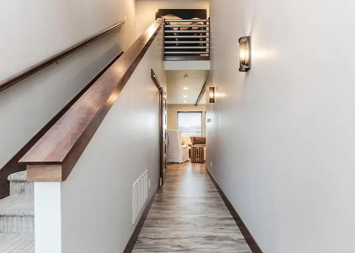 Luxury Townhome On The Park With Bridger Mtn Views