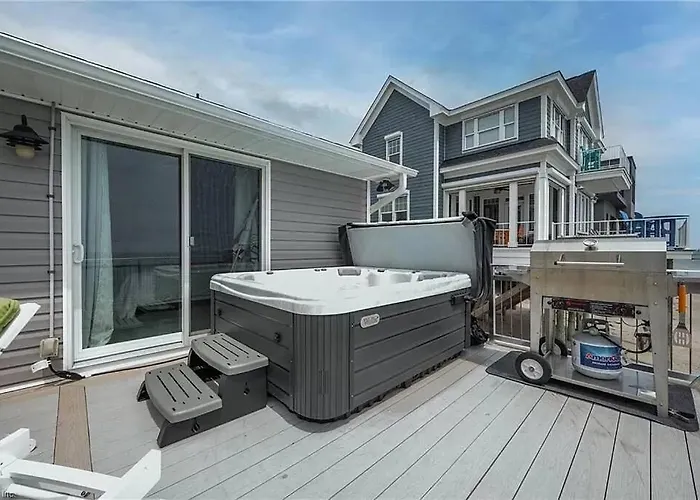 Bay Bliss - Private Beachfront Home With 180° Views & Hot Tub!
