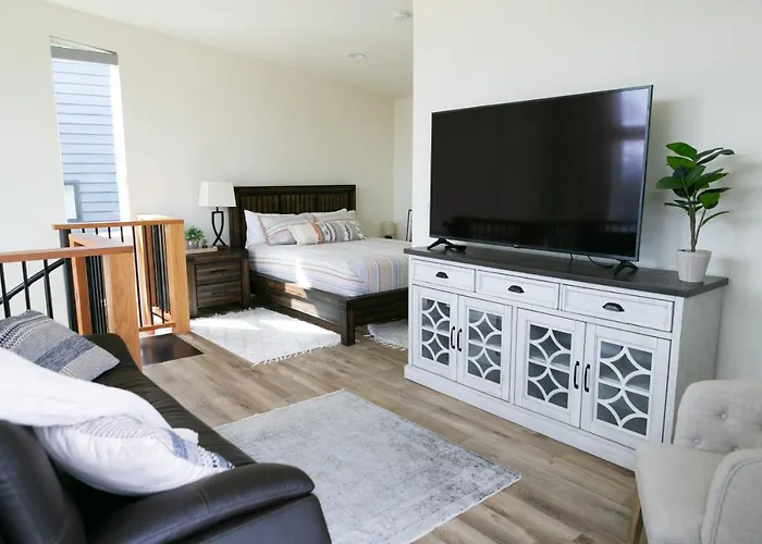 Lux Modern Chalet, Pool & Hot Tub, 10 Mins To The Mountain & Incredible Views