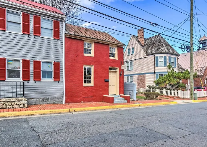 Townhome In Leesburg Historic District!