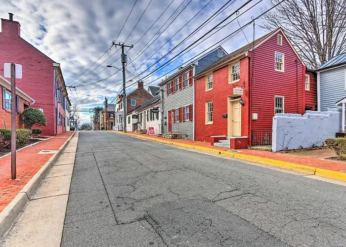 Townhome In Leesburg Historic District!