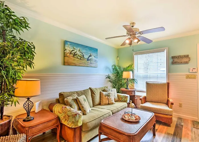 Near Beach & Golfing: Port Aransas Condo W/ Deck