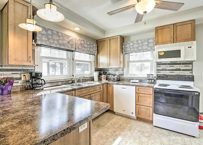 Modern Sturgeon Bay Home By Potawatomi State Park!