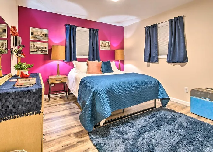 Stylish Vacation Rental - Walk To Isu!