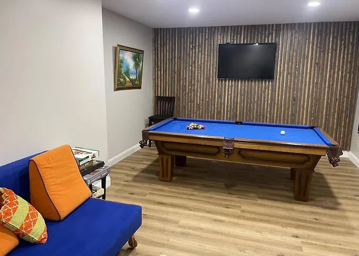 Quiet Private House W Hot Tub/Fire Pit/Games