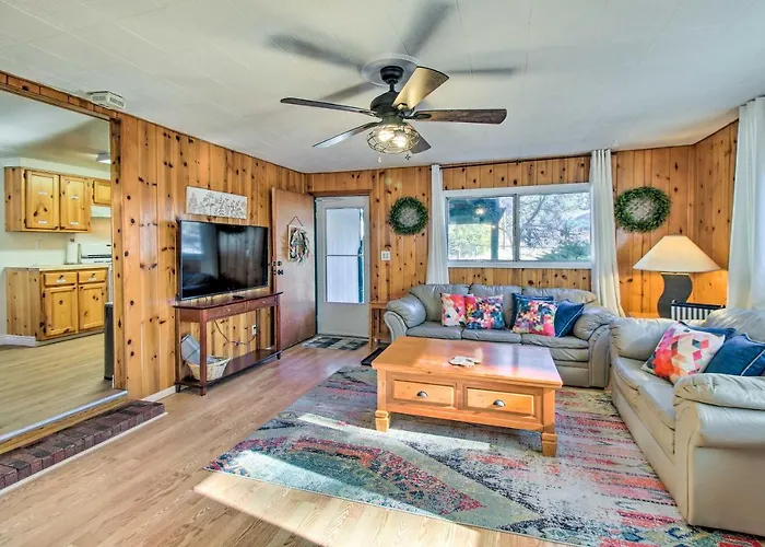 Near Fool Hollow Lake & Trails: Family Cabin