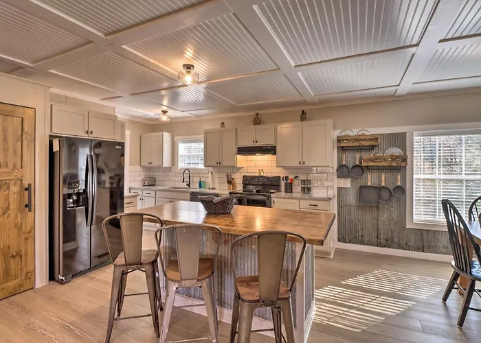 Lakefront Greers Ferry Cabin W/ Covered Boat Slip!