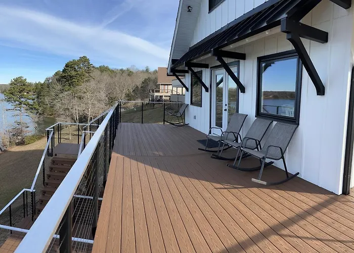 Modern Lakefront Views At Lake Hickory Haven