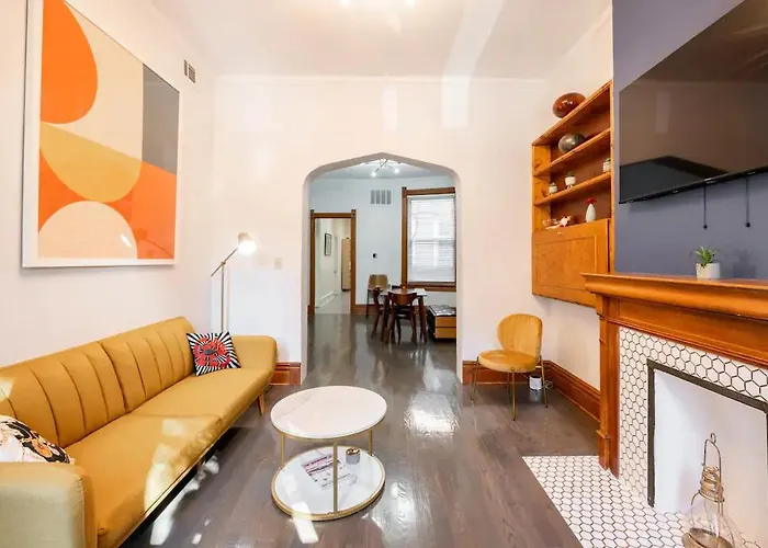 Lincoln Park 3 Bedroom Penthouse