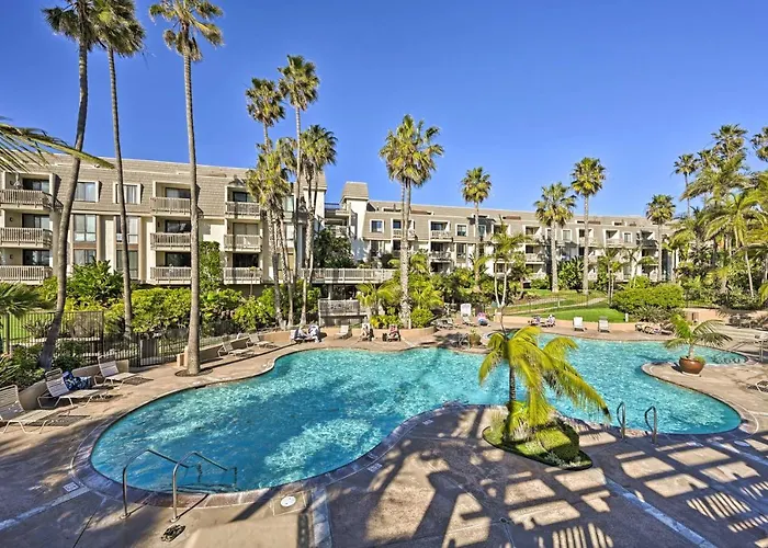 'Deja Blue' Oceanside Condo On Beach W/ Pools!