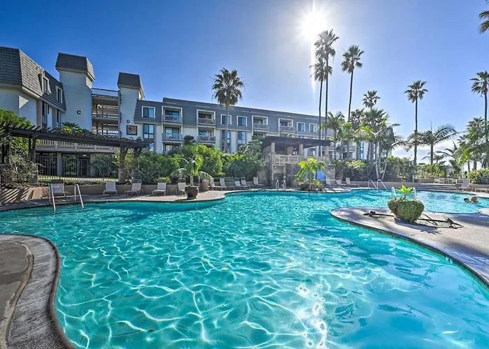 'Deja Blue' Oceanside Condo On Beach W/ Pools!